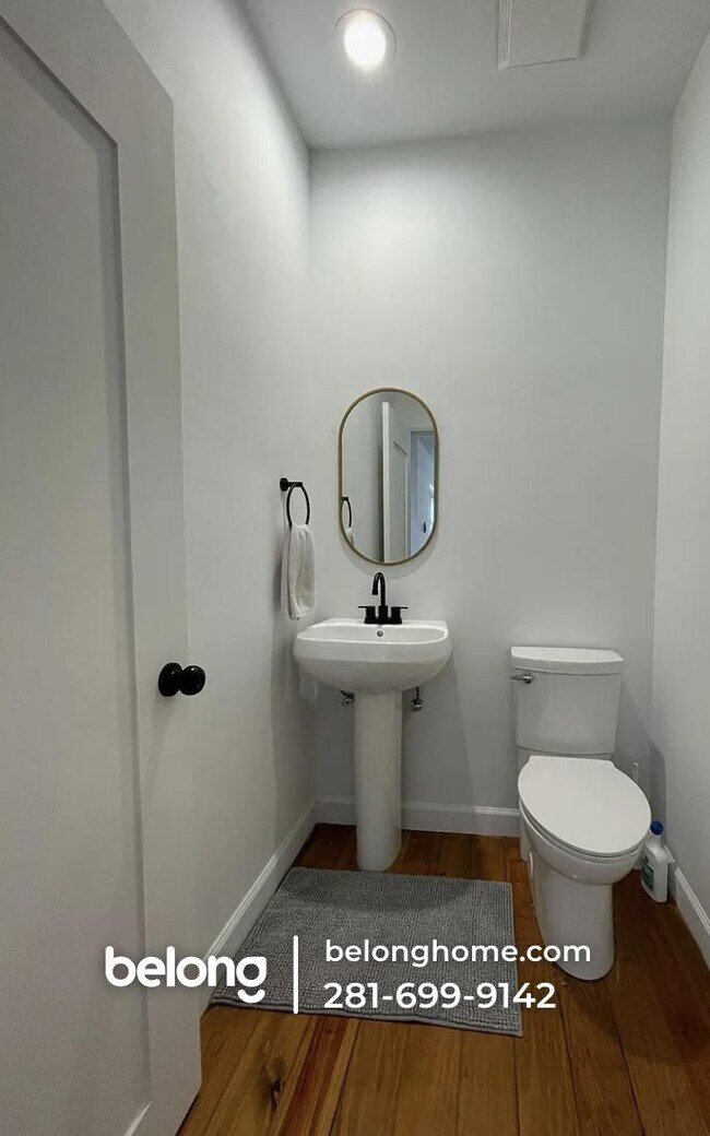 Foto del edificio - 5920 Fairdale Ln