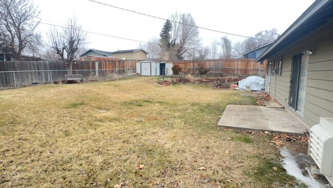 Foto del edificio - Charming 3BR/2.5BA Home with Fenced Yard in NE Madras