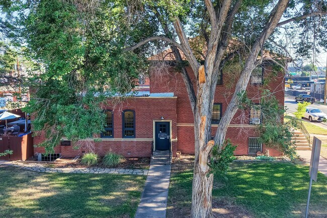 Building Photo - 1301 W Dakota Ave