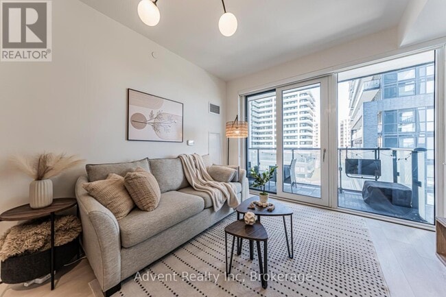 Building Photo - 105 Oneida Crescent