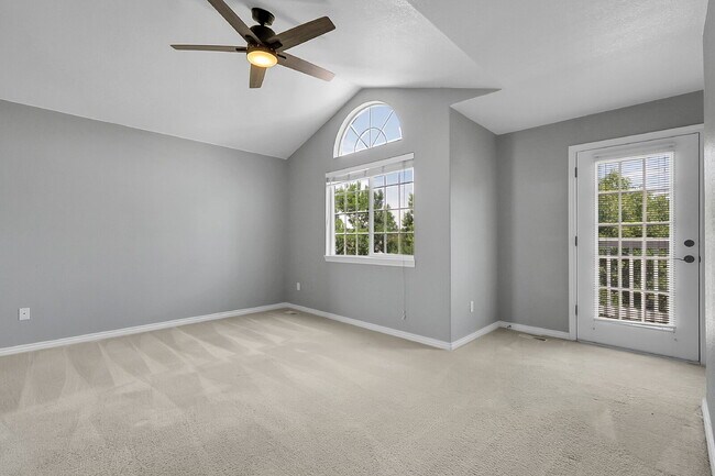Building Photo - $2,640.95- 3 Bed, 3 Bath Townhome in Aurora with Central AC, In Unit Laundry and Patio Space!