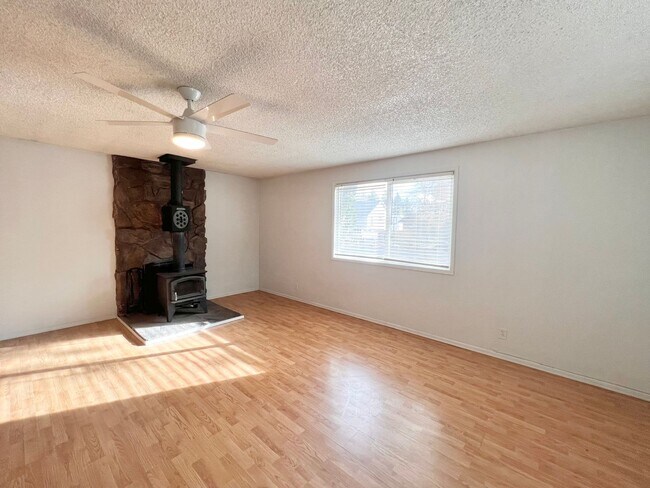 Foto del edificio - 3/1 Prime Location, Bend! *$500 MOVE IN SP...