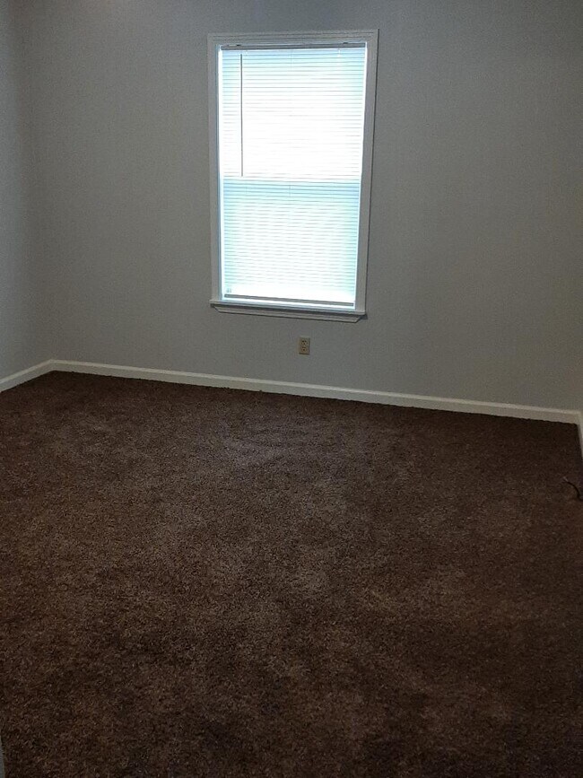 Bedroom - 523 Hutchens Rd