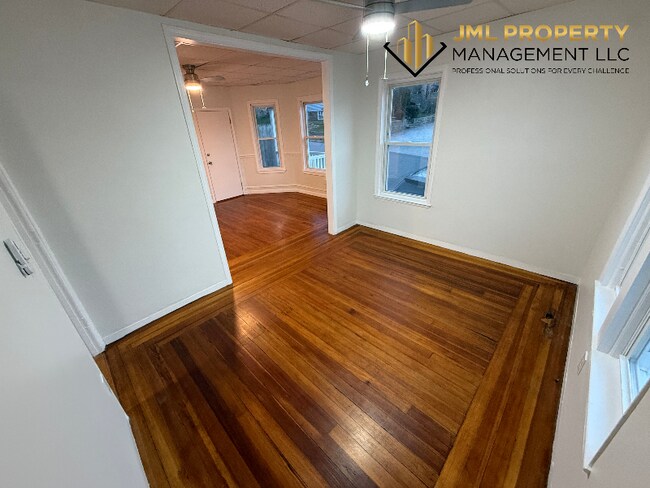 Foto del edificio - 28 McClure Pl