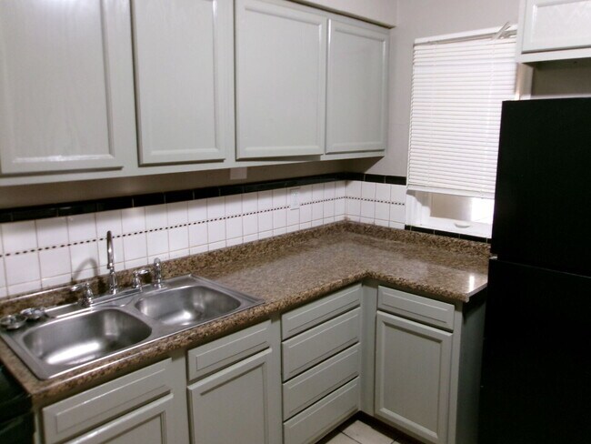 Building Photo - 1138 Bosworth Dr