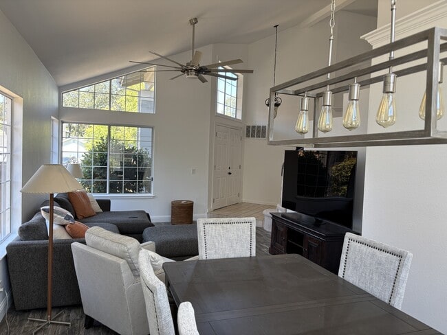 Foto del edificio - 9587 Wellington Cir