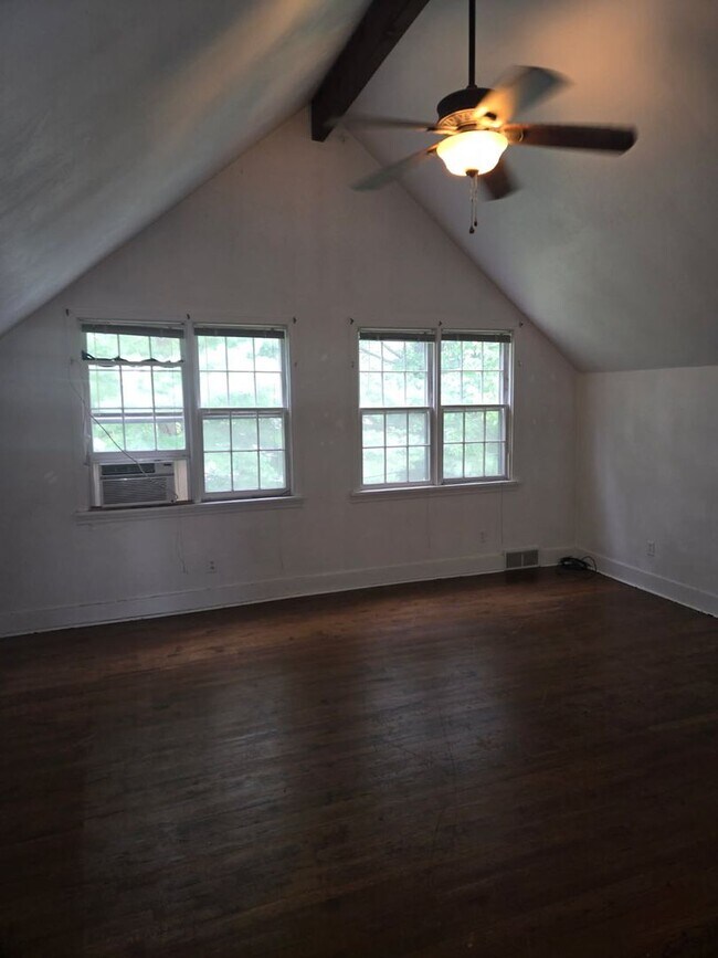 Foto del edificio - 614-618-618 Field Club Rd
