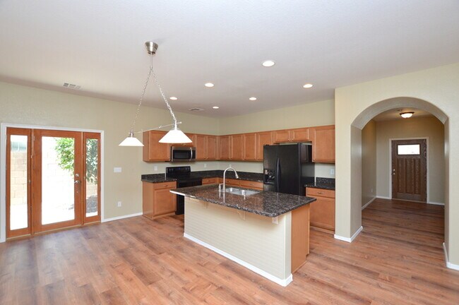 Building Photo - 1281 E Canyon Creek Dr
