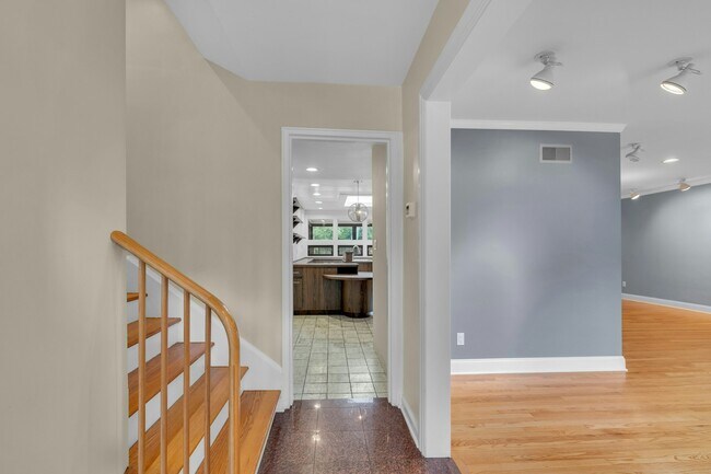 Foto del edificio - 370 Holland Ln