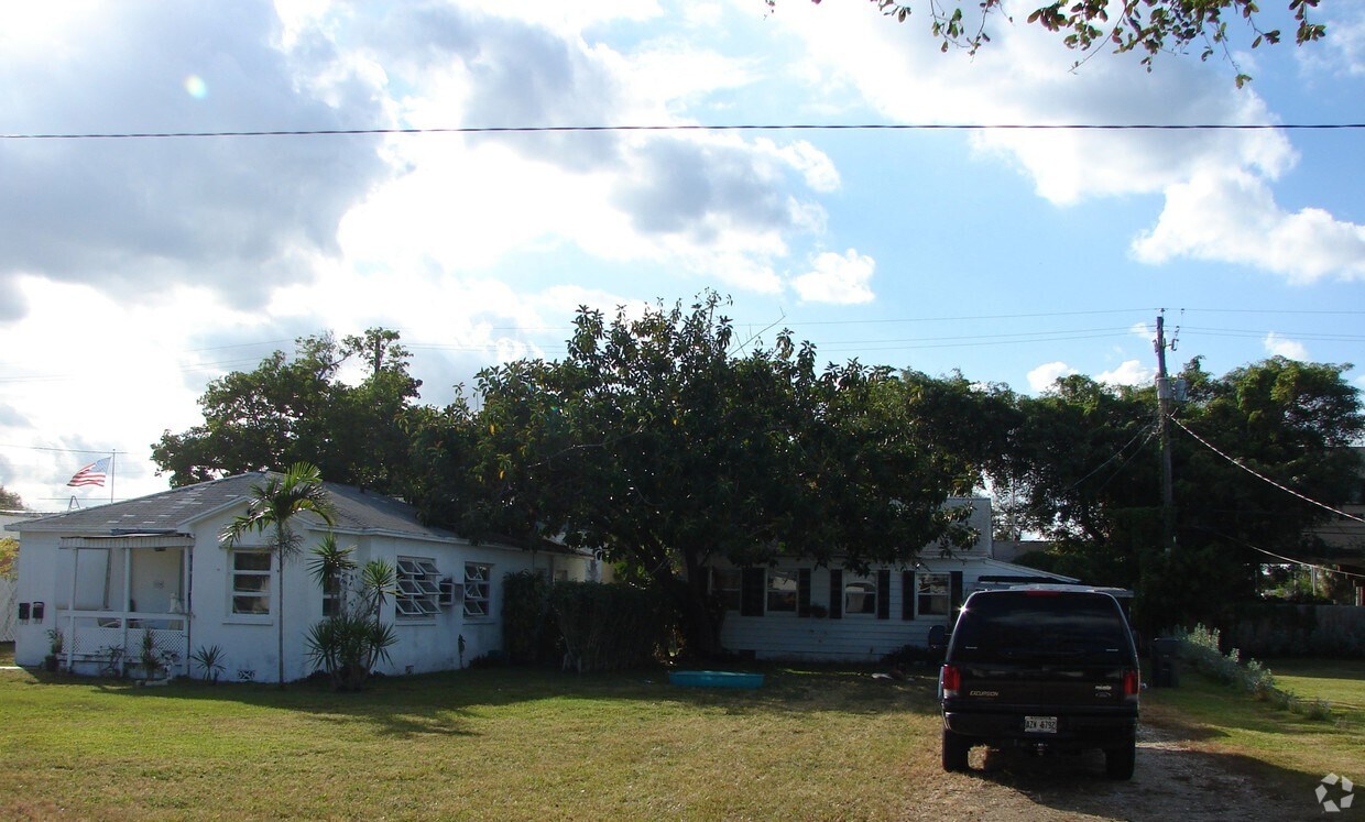 Building Photo - 1114 N 17th Ct