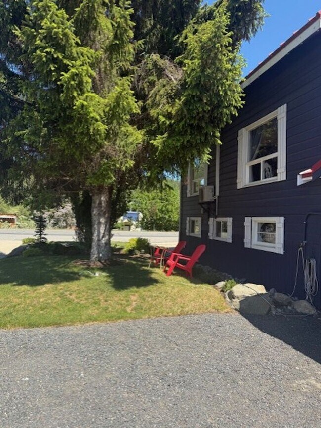 Foto del edificio - Live in the heart of Roslyn, walk to shops...