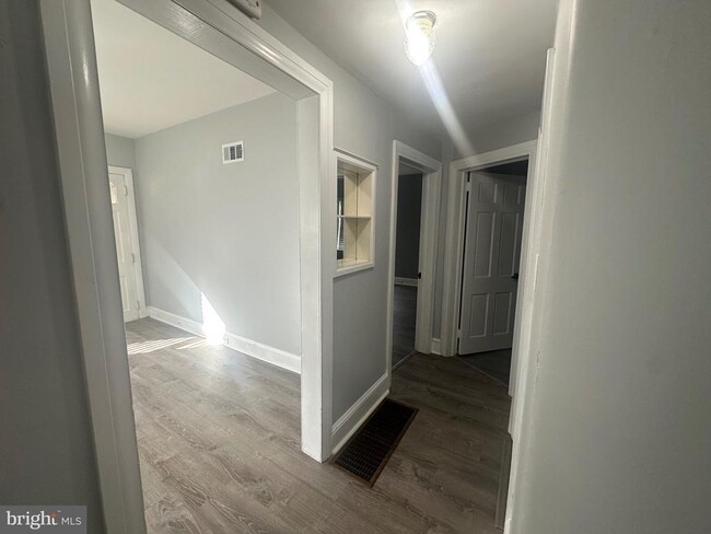 Foto del edificio - 1109 W James St