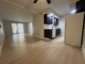 Building Photo - 3331 Holdrege St
