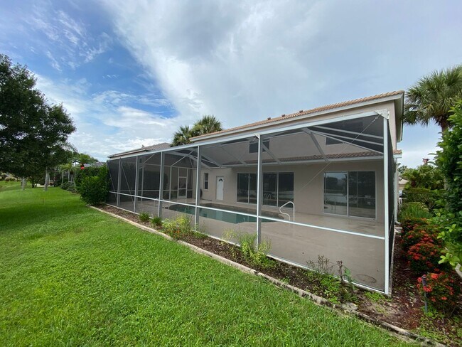 Building Photo - Huge 5 Bedroom Pool Home Available Now