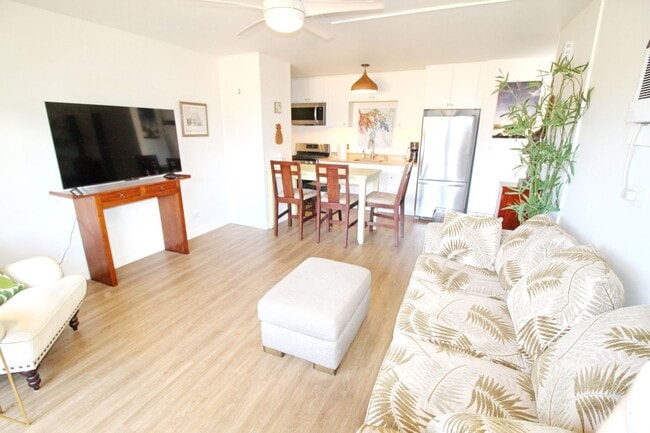 Building Photo - Kihei Villa - Nicely Furnished 1Bed/1Bath located in the heart of Kihei across the street from th...