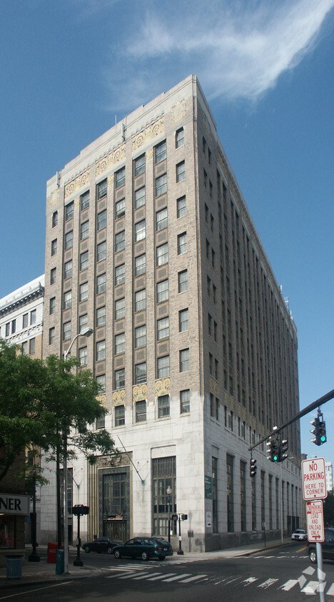 Building Photo - 955 Main St
