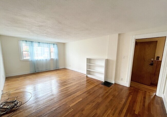 Foto del edificio - 72 Roseclair St