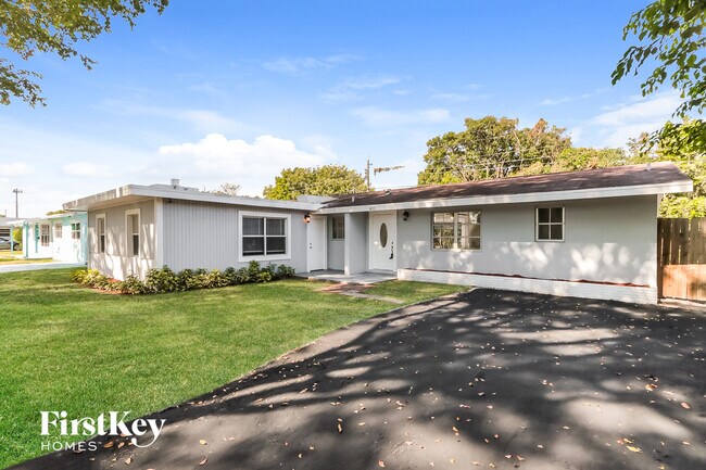 Building Photo - 401 Superior Pl