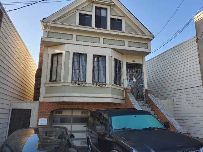 Building Photo - 149 Arleta Ave