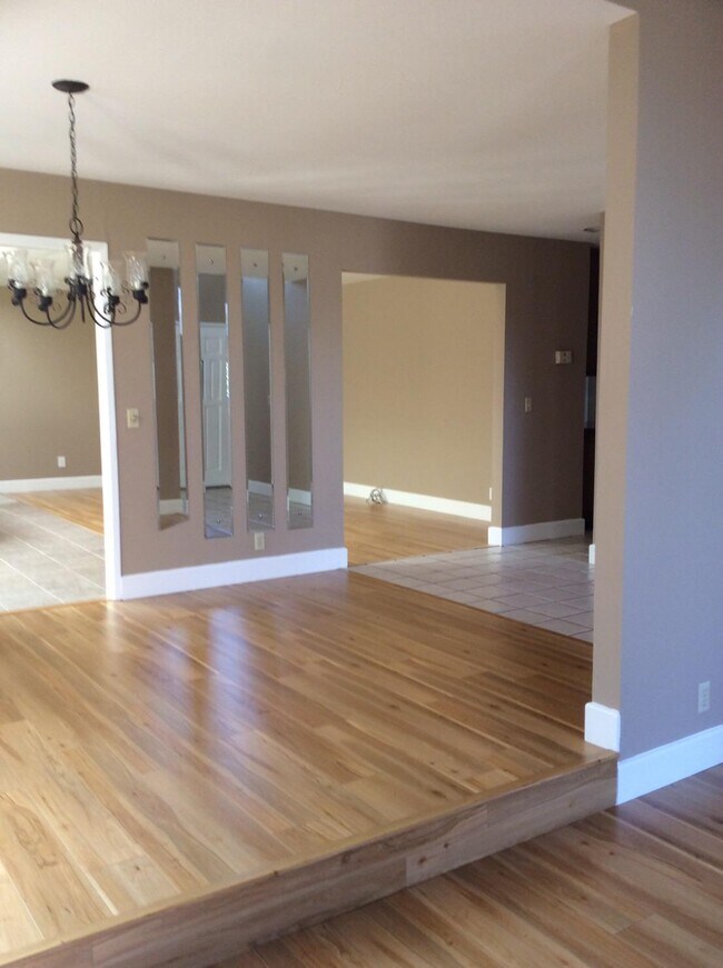 Building Photo - 72 Delegado Ct