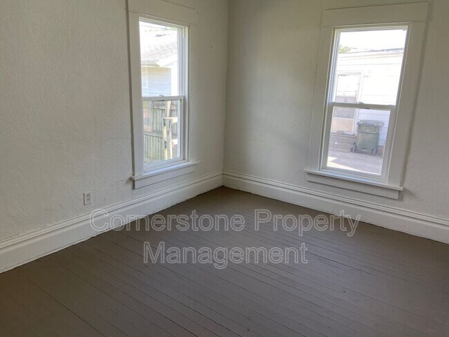 Foto del edificio - 1111 S 18th St