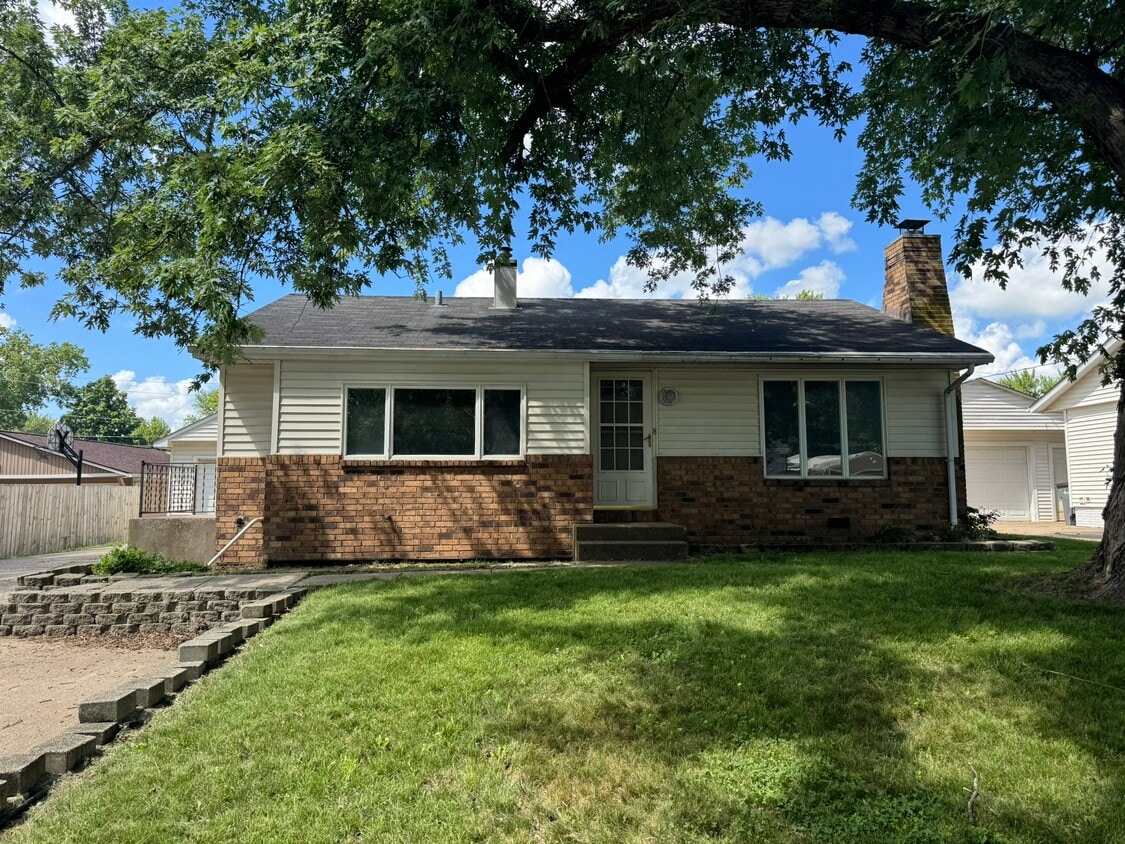 Primary Photo - 413 30th Ave W