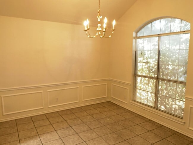 Building Photo - CUTE 3 BEDROOM IN SPRING CREEK FOREST*NEIS...