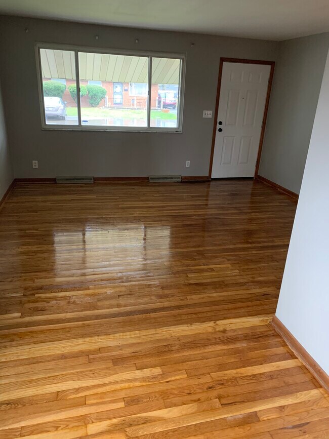 Foto del edificio - 1356 E Innis Ave