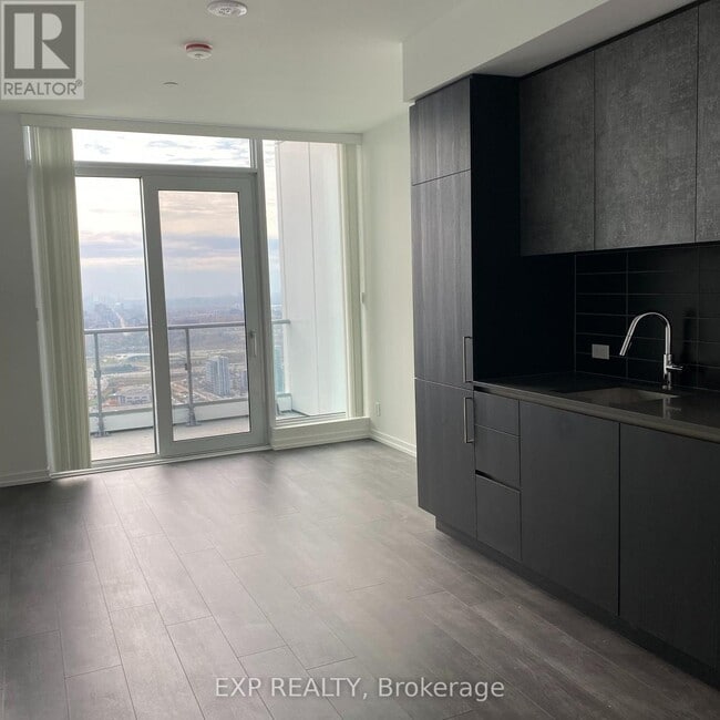 Photo du bâtiment - 1000 Portage Pkwy