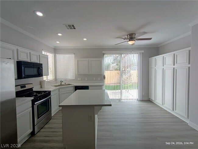 Foto del edificio - 9737 Ravine Ave