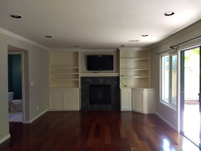 Foto del edificio - Updated 3 Bed 2.5 Bath Home