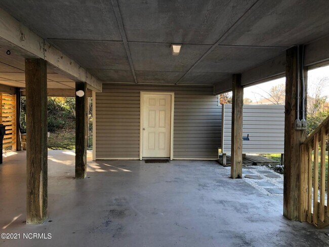 Building Photo - 307 Cedar St