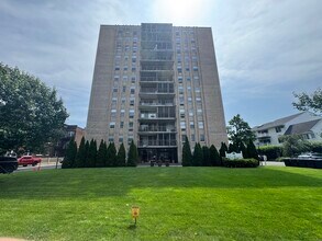 Building Photo - 65 Glenbrook Rd