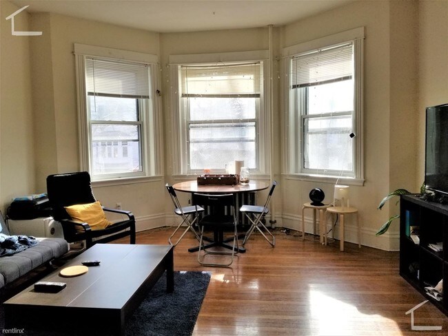 Building Photo - 4 br, 2 bath  - 18 Euston St Apt 1A
