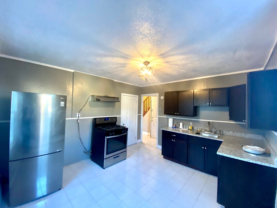 Primary Photo - 22 Linden St