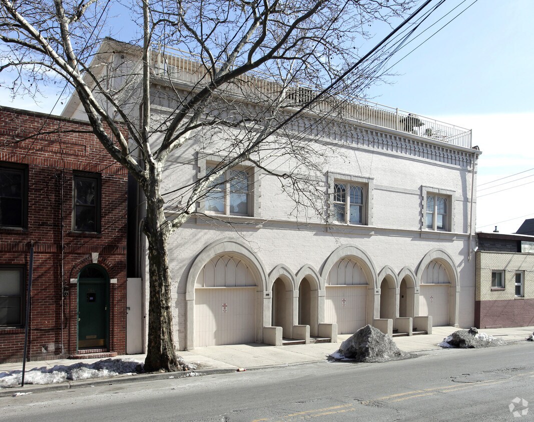 Primary Photo - 562 Palisade Ave