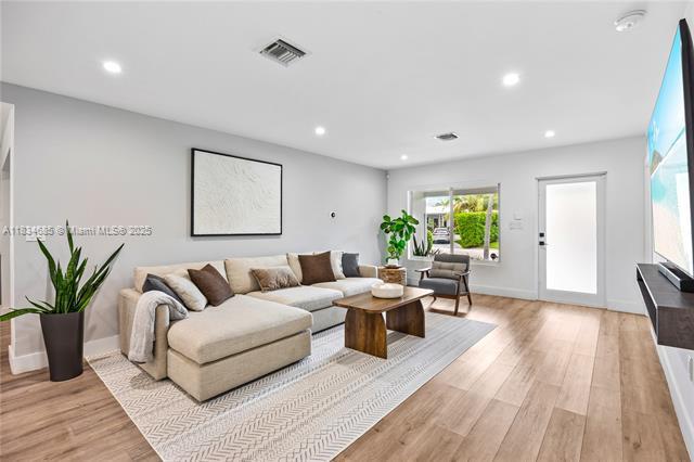 Foto del edificio - 9008 Emerson Ave