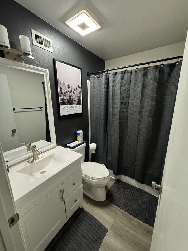 Building Photo - 266 N Rock River Dr