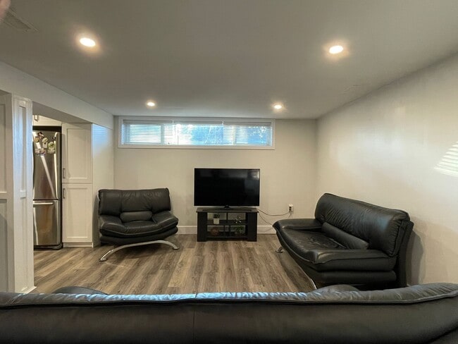 Photo du bâtiment - 331 W 5th St
