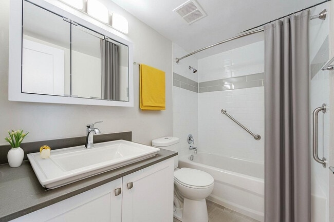 Building Photo - Bowling Green II