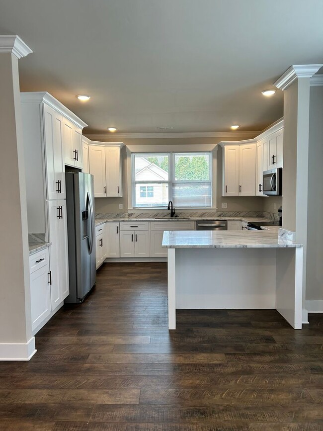 Building Photo - Beautiful New Build 4 Bed, 2.5 Bath, 2 Car Garage - Community Pool & Walking Trail!
