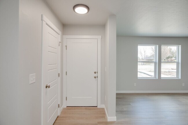 Foto del edificio - Incredible Townhomes. You’re New Home is Waiting.