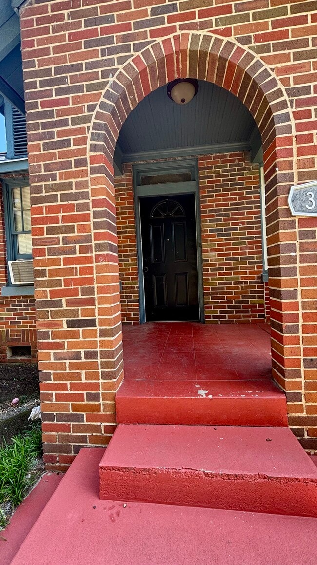 Building Photo - 335 S Capitol Pky