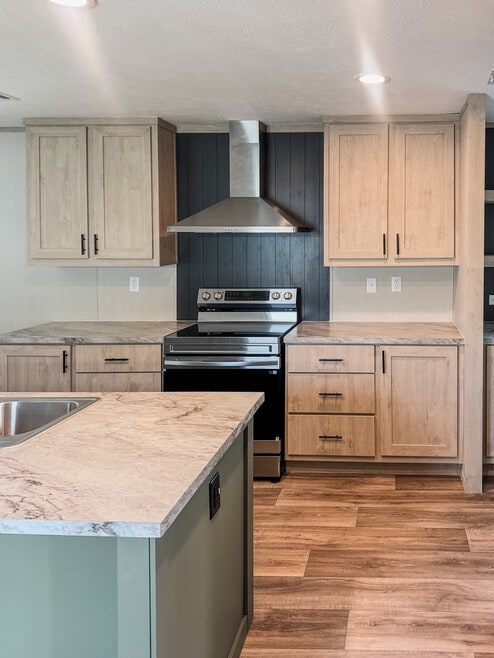 Building Photo - The Breakers