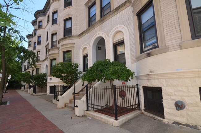Building Photo - 15 Blackwood St