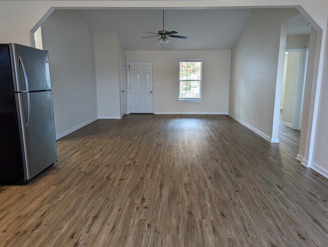 Foto del edificio - 2033 Eisley Ln