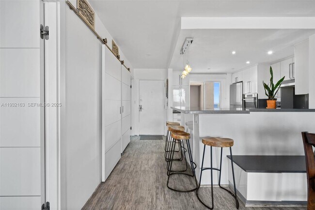 Foto del edificio - 4000 NE 170th St