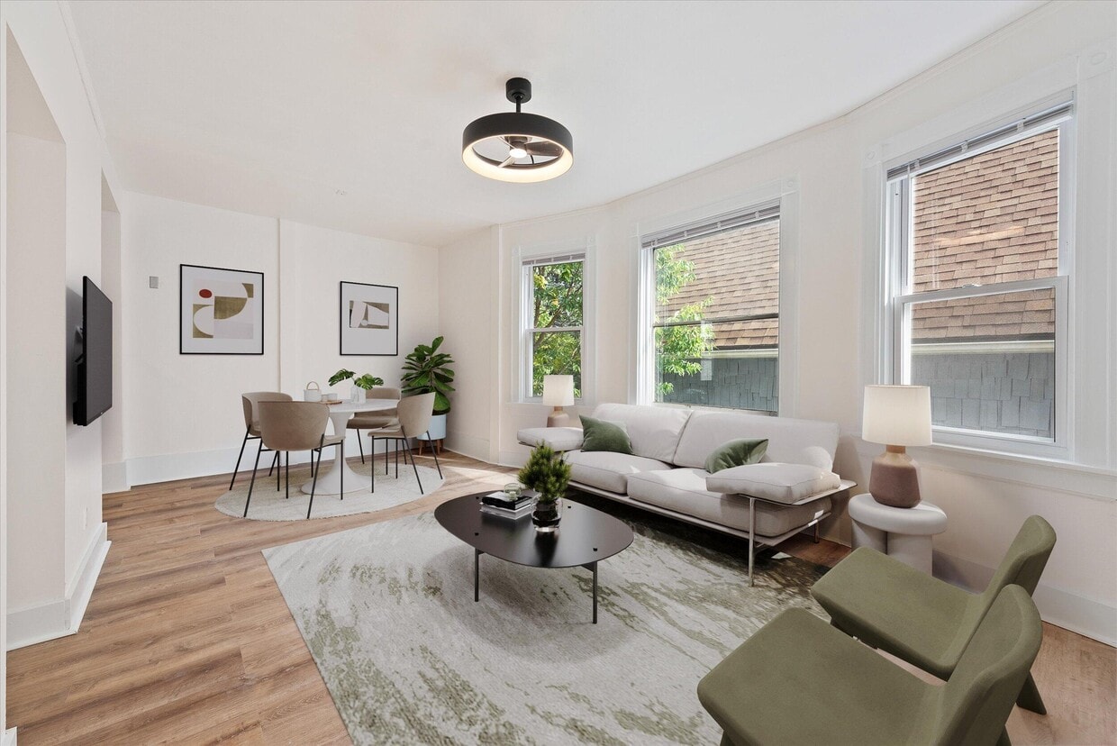 Primary Photo - 2026 E Kenilworth Pl