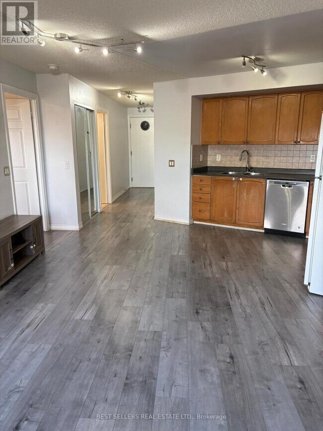 Photo du bâtiment - 710 Humberwood Blvd
