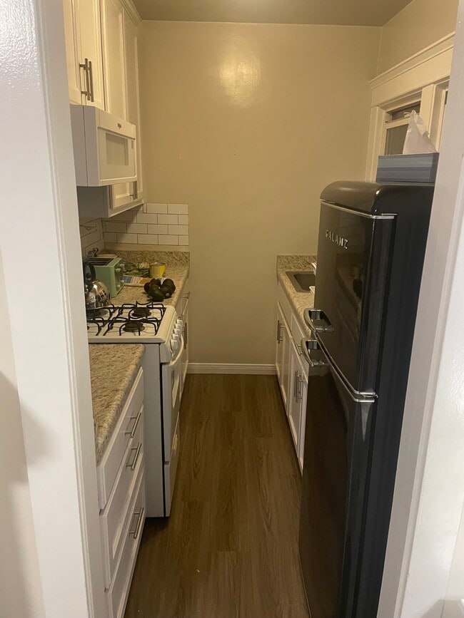 Foto del edificio - 1109 E 1st St